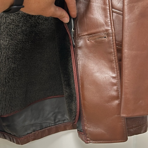 London Fog LIKE NEW Vintage Leather Coat w/Zip Out Liner - Picture 4 of 7